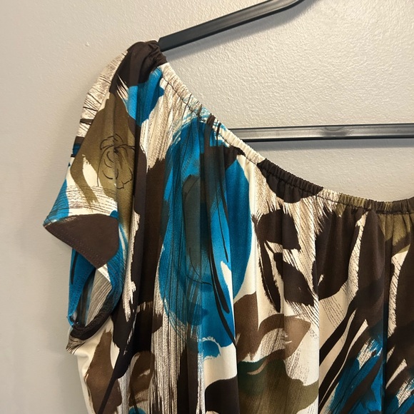 Women’s Y2K Body Central floral flowing top with fitted bottom - Picture 9 of 12